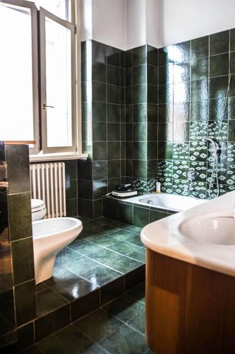 Trilocale con loggia a piano ultimo in palazzo d'epoca. Bergamo