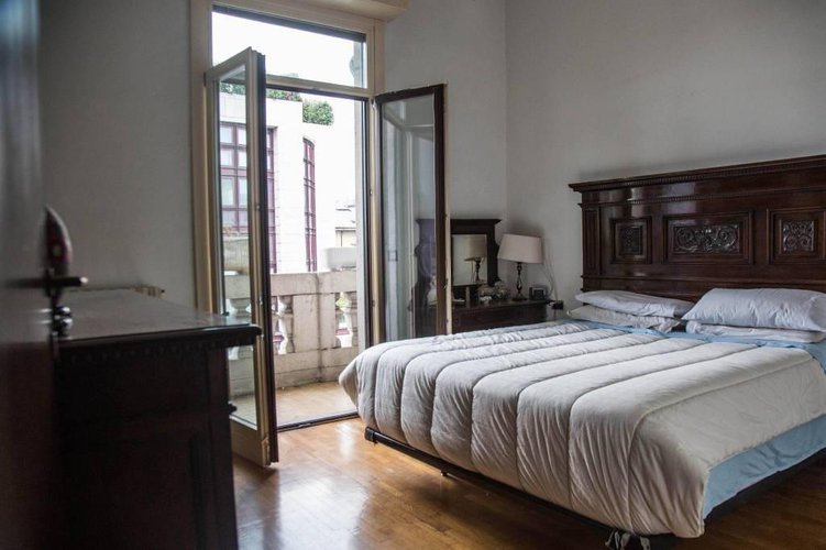 Trilocale con loggia a piano ultimo in palazzo d'epoca. Bergamo