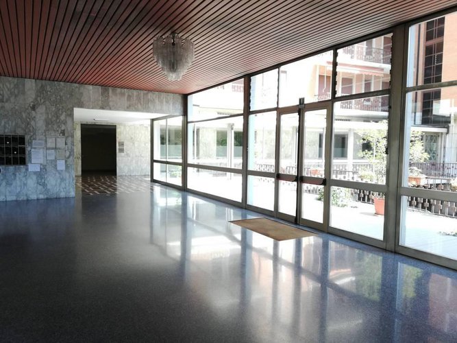 Quadrilocale in centrale condominio degli anni '70. Bergamo