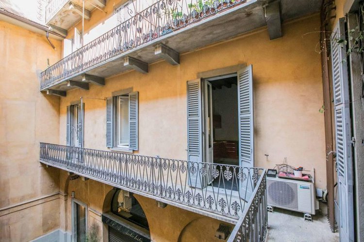 Negozio in via Sant'Orsola. Bergamo