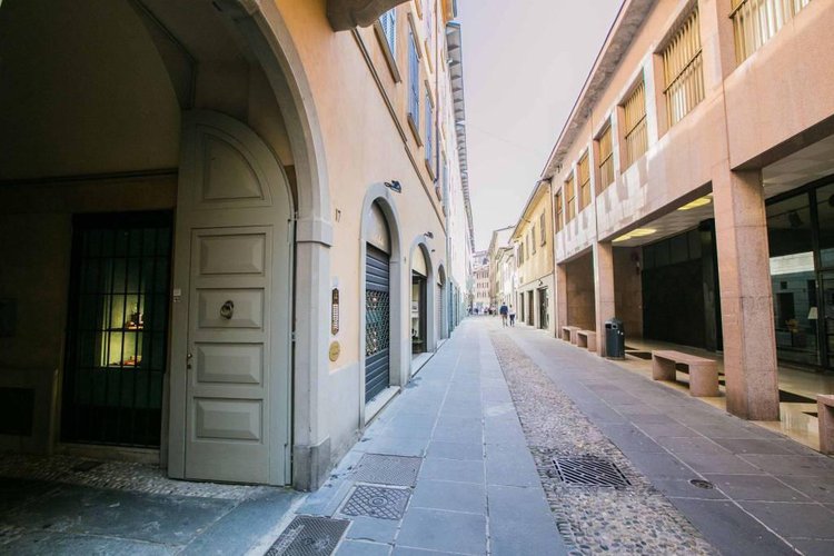Negozio in via Sant'Orsola. Bergamo