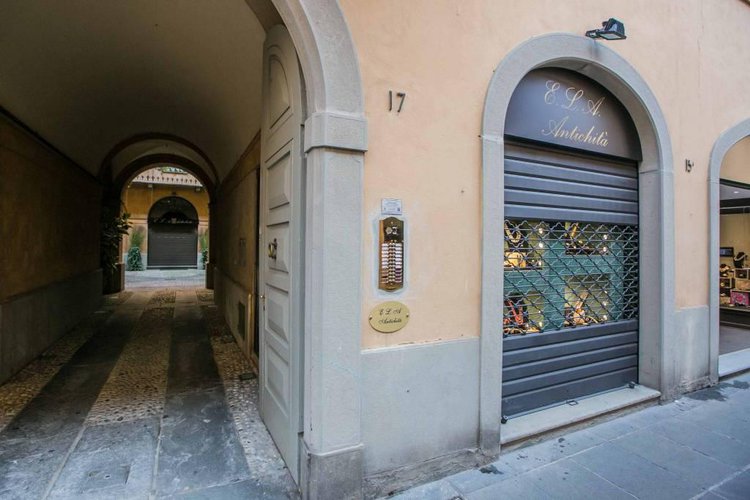 Negozio in via Sant'Orsola. Bergamo