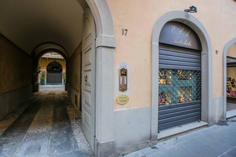 Negozio in via Sant'Orsola. Bergamo