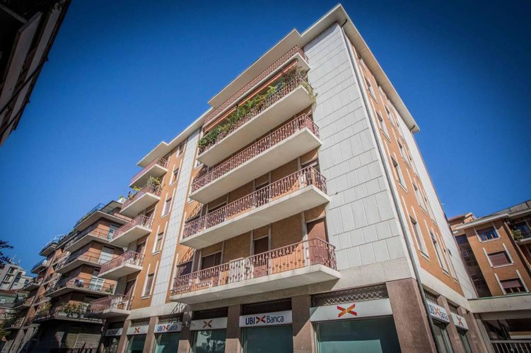 Ampio pentalocale nella centrale signorile "Residenza '70". Bergamo