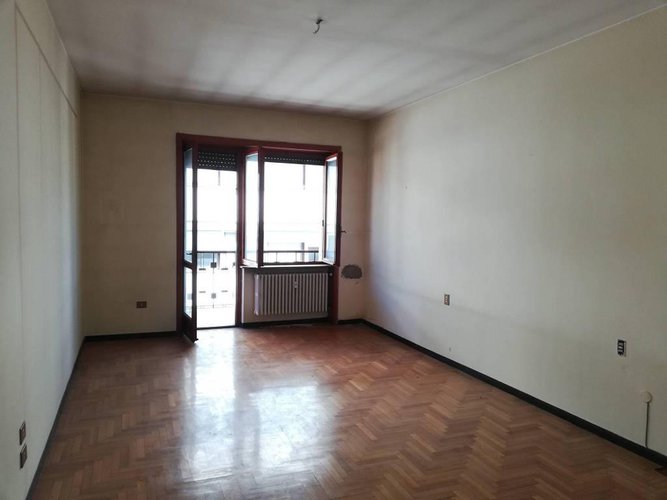 Ampio pentalocale nella centrale signorile "Residenza '70". Bergamo