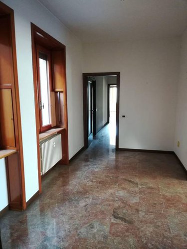 Ampio pentalocale con 3 bagni in centrale condominio. Bergamo