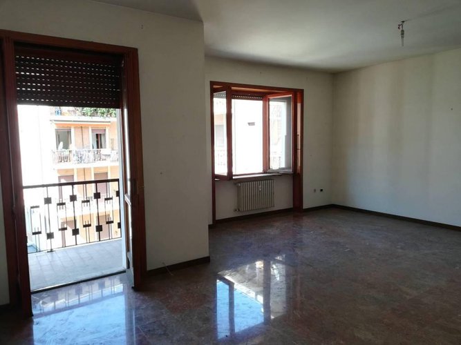 Ampio pentalocale con 3 bagni in centrale condominio. Bergamo