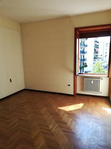 Ampio pentalocale con 3 bagni in centrale condominio. Bergamo