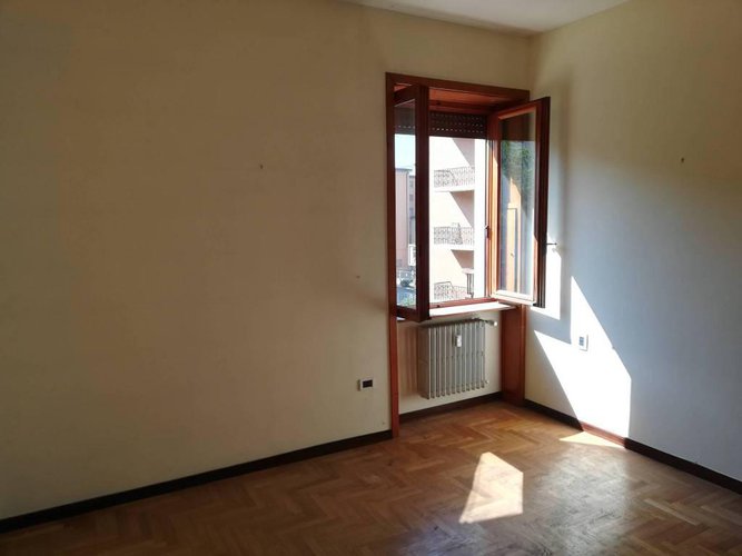 Ampio pentalocale con 3 bagni in centrale condominio. Bergamo