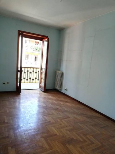 Ampio pentalocale con 3 bagni in centrale condominio. Bergamo