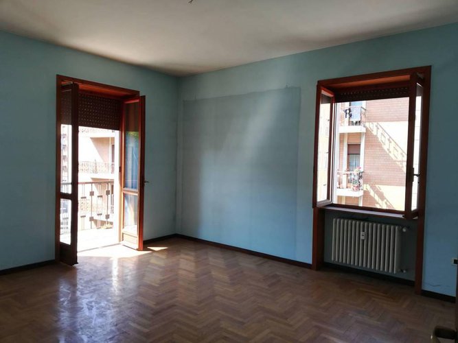 Ampio pentalocale con 3 bagni in centrale condominio. Bergamo