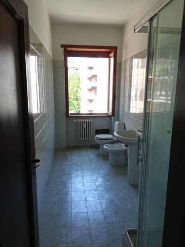 Ampio pentalocale con 3 bagni in centrale condominio. Bergamo