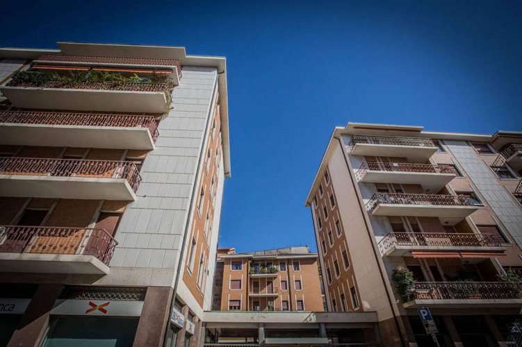 Quadrilocale in signorile condominio degli anni '70. Bergamo