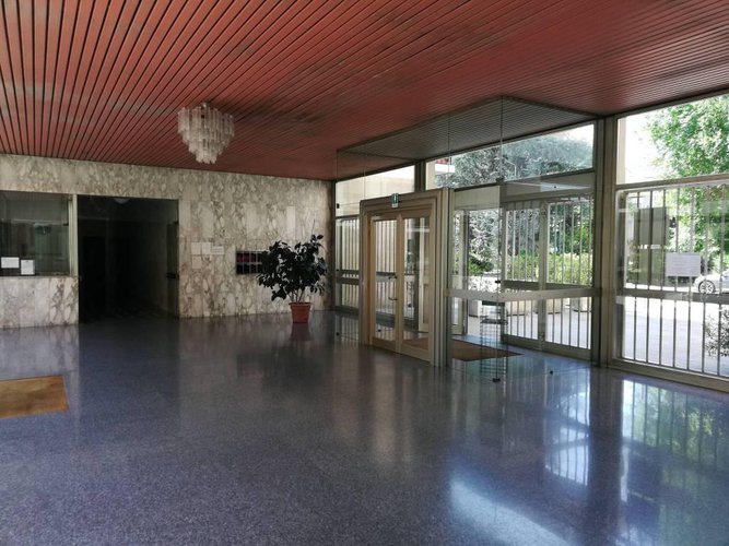 Quadrilocale in signorile condominio degli anni '70. Bergamo