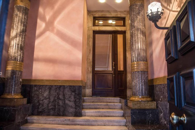 Prestigioso immobile in centrale palazzo d'epoca.