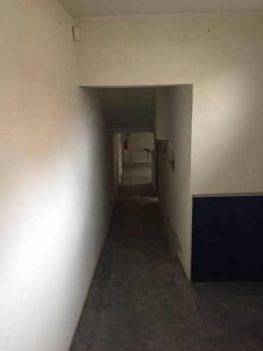 Ampio locale commerciale con 6 vetrine in zona centrale. Bergamo