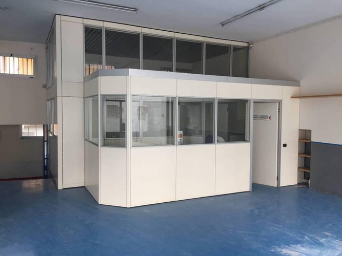 Ampio locale commerciale con 6 vetrine in zona centrale. Bergamo