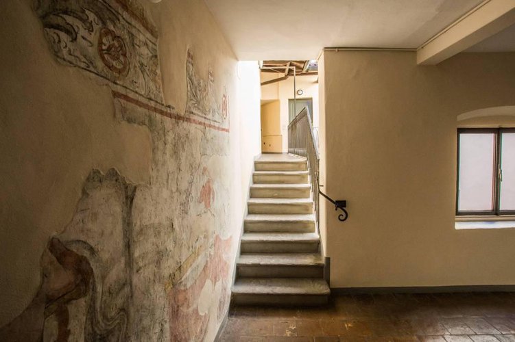 Bilocale ristrutturato in palazzetto affrescato. Bergamo