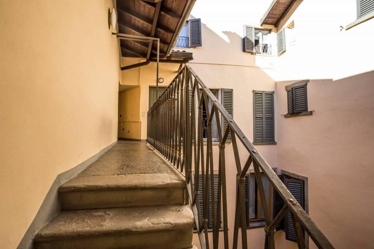 Bilocale ristrutturato in palazzetto affrescato. Bergamo