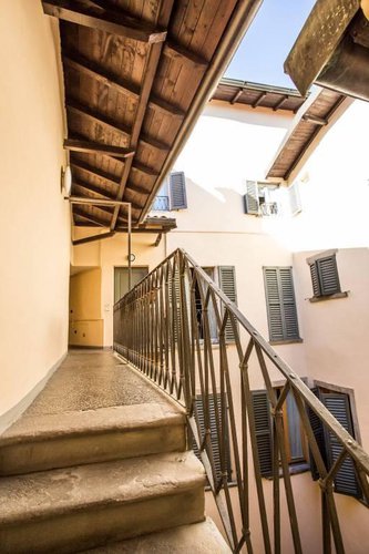 Bilocale ristrutturato in palazzetto affrescato. Bergamo