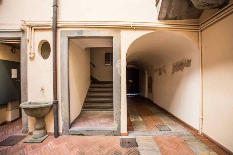 Bilocale ristrutturato in palazzetto affrescato. Bergamo