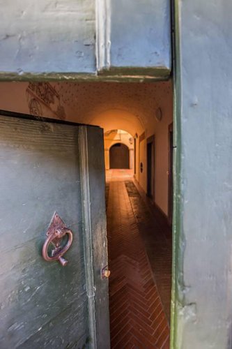 Bilocale ristrutturato in palazzetto affrescato. Bergamo