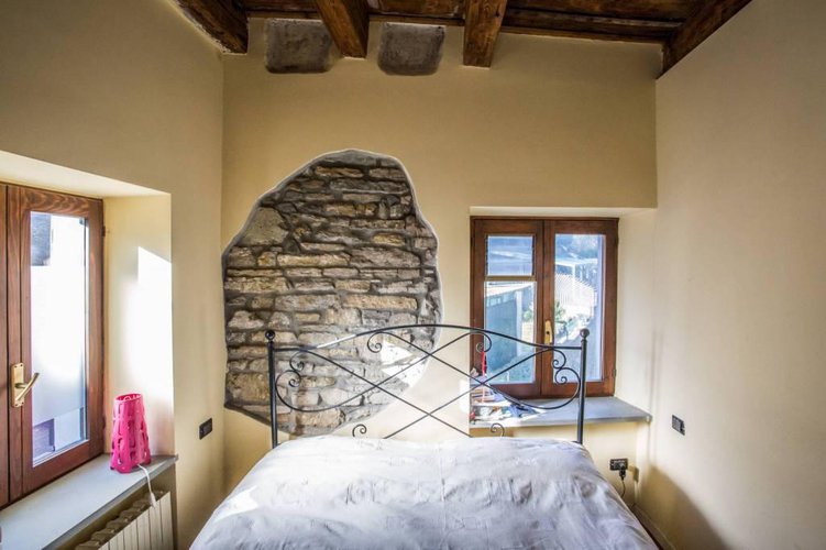 Bilocale ristrutturato in palazzetto affrescato. Bergamo