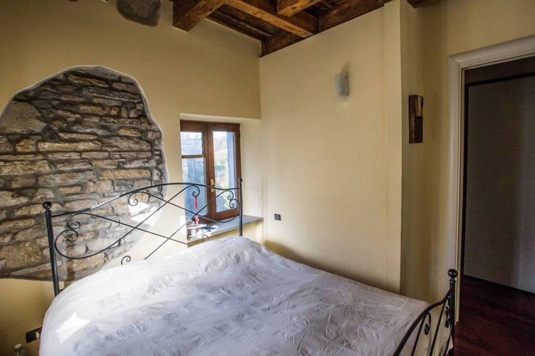 Bilocale ristrutturato in palazzetto affrescato. Bergamo