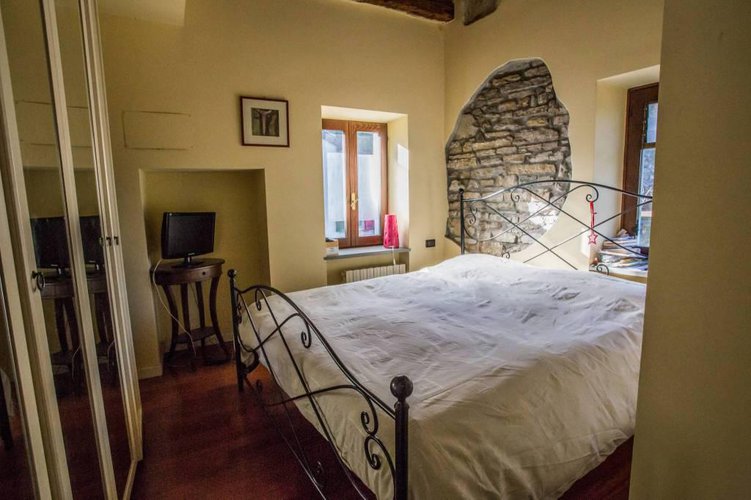 Bilocale ristrutturato in palazzetto affrescato. Bergamo