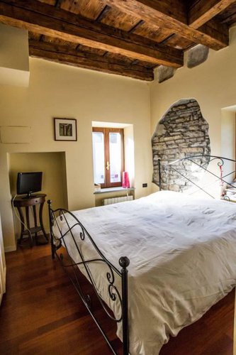 Bilocale ristrutturato in palazzetto affrescato. Bergamo