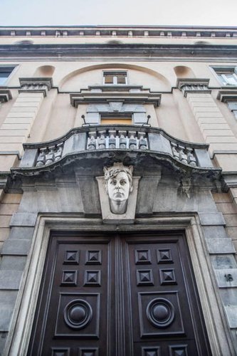 Trilocale a piano ultimo in centrale palazzetto d'epoca. Bergamo