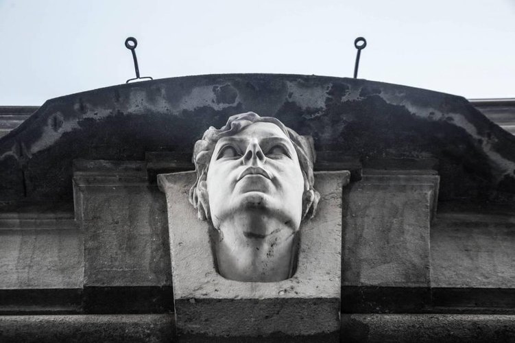 Trilocale a piano ultimo in centrale palazzetto d'epoca. Bergamo