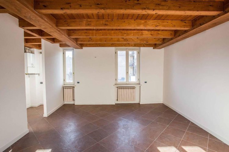 Trilocale a piano ultimo in centrale palazzetto d'epoca. Bergamo