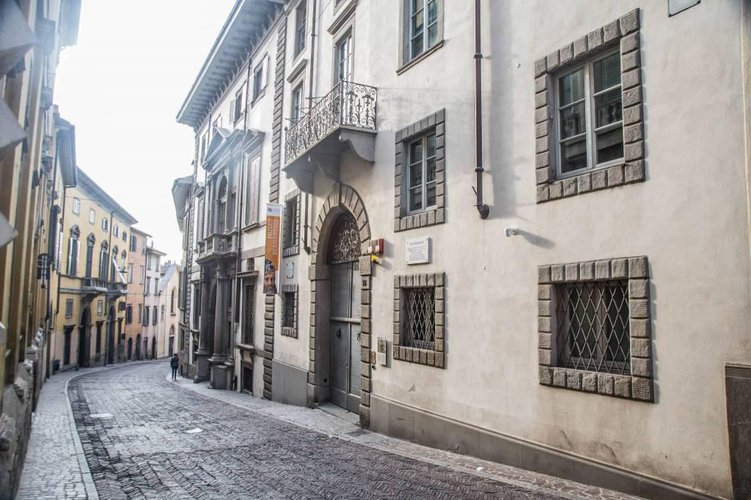 Particolare piccolo appartamento in palazzo nobiliare. Bergamo
