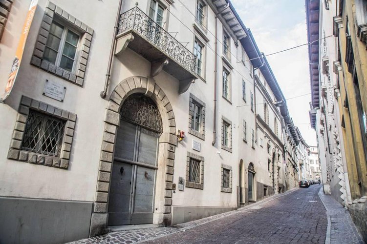 Particolare piccolo appartamento in palazzo nobiliare. Bergamo
