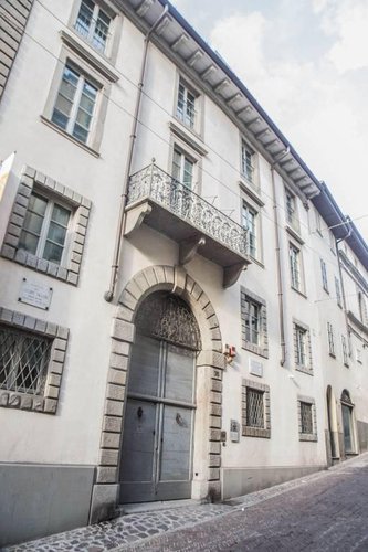 Particolare piccolo appartamento in palazzo nobiliare. Bergamo