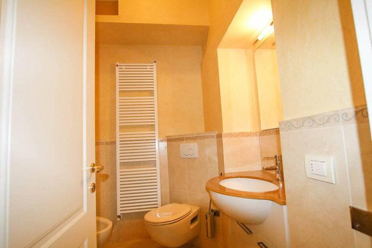 Trilocale in corte storica restaurata in Sant'Alessadro Alta Bergamo