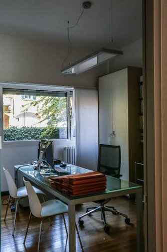 Prestigioso ufficio in centrale condominio anni '70. Bergamo