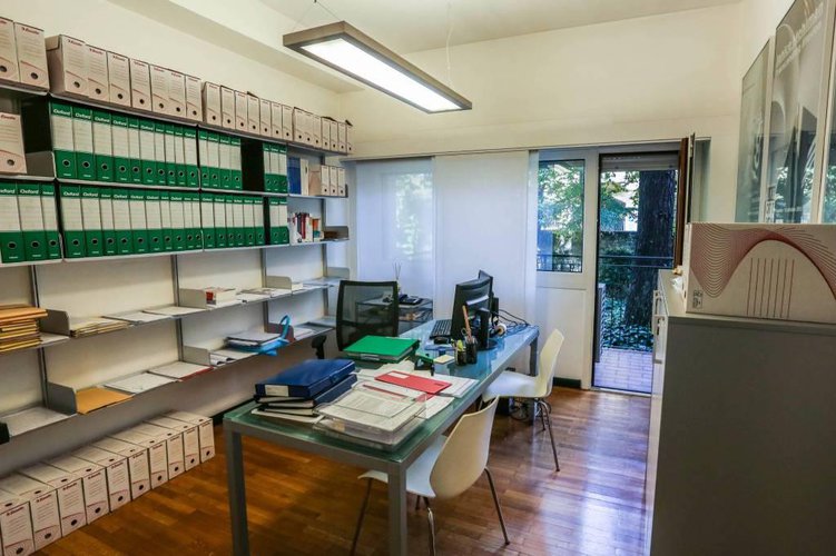 Prestigioso ufficio in centrale condominio anni '70. Bergamo