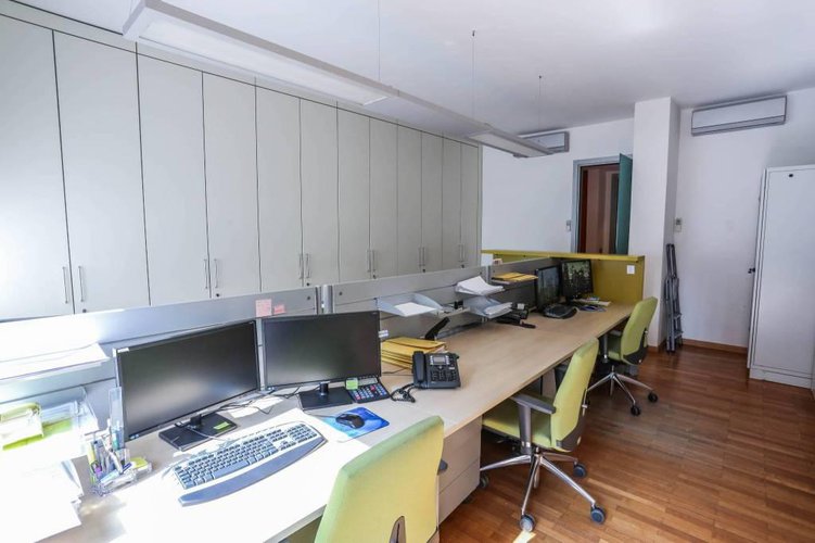 Prestigioso ufficio in centrale condominio anni '70. Bergamo