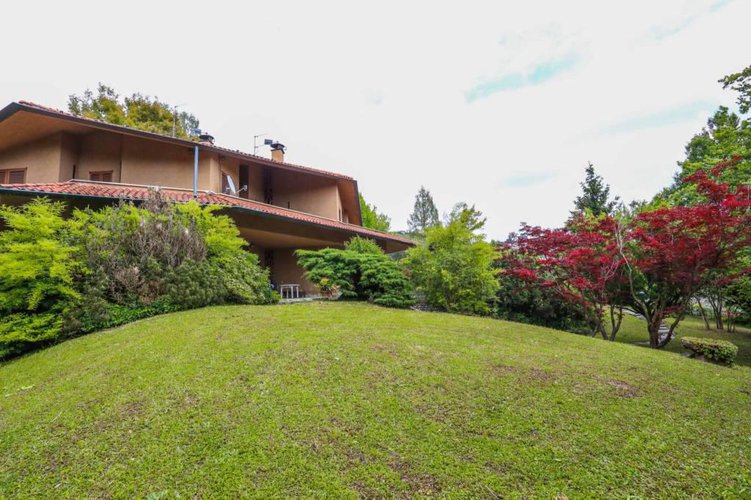 Prestigiosa villa con giardino in Conca d'Oro. Bergamo