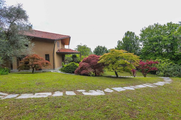 Prestigiosa villa con giardino in Conca d'Oro. Bergamo