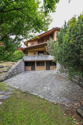 Prestigiosa villa con giardino in Conca d'Oro. Bergamo