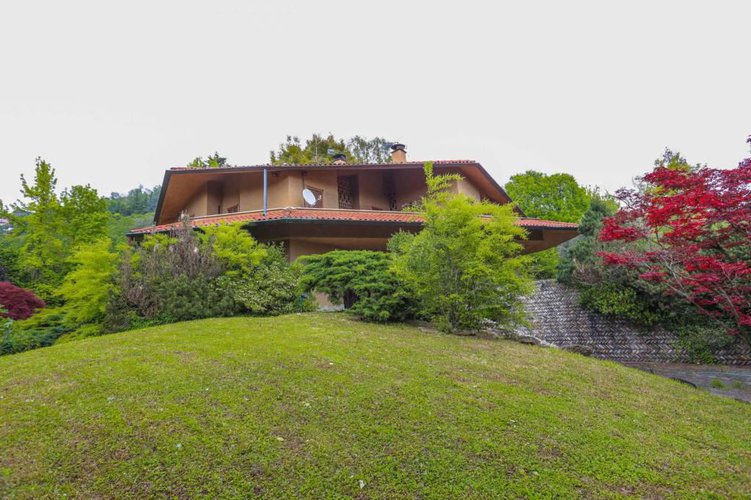 Prestigiosa villa con giardino in Conca d'Oro. Bergamo