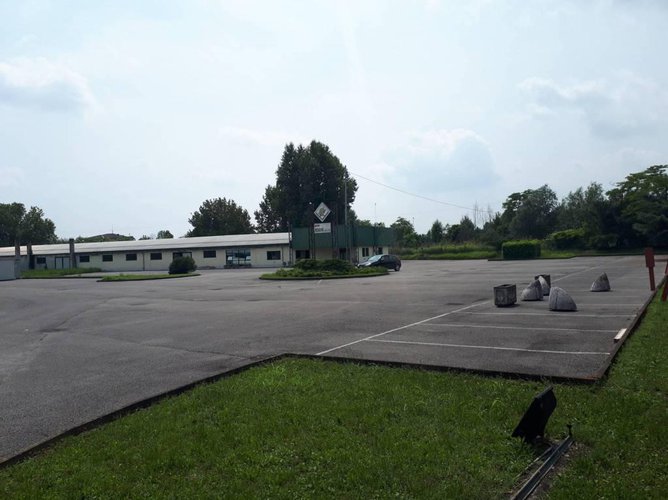 Laboratorio di mq 976 con annessa area esterna pertinenziale Palosco