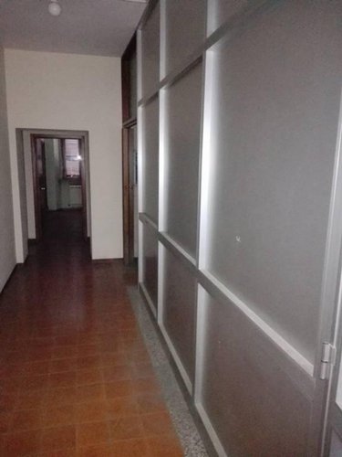 Ufficio a piano primo in palazzina anni '50. Almè