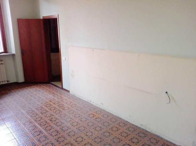 Ufficio a piano primo in palazzina anni '50. Almè