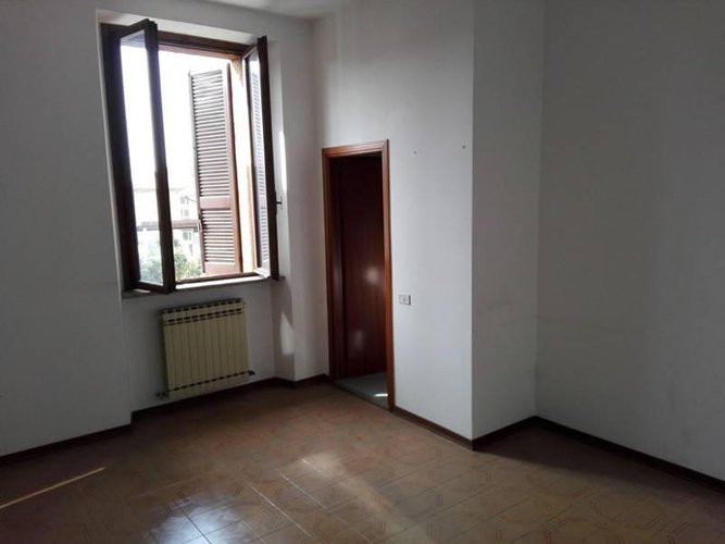 Ufficio a piano primo in palazzina anni '50. Almè