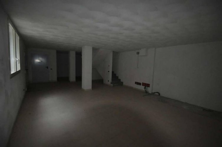 NEGOZIO/UFFICIO IN AFFITTO A VILLA D'ADDA Villa d'Adda