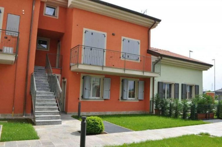 QUADRILOCALE IN VENDITA A SOLZA